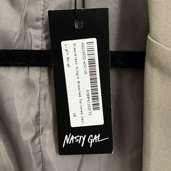 Nasty Gal Sleeveless Blazer Vest - Picture 3 of 3